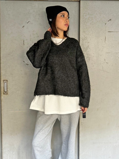 Vネックロングシャギーニットトップス